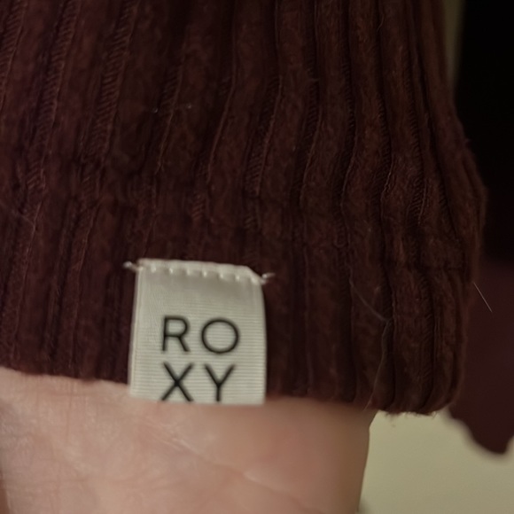 Maroon Roxy sweater with hood - Picture 2 of 6